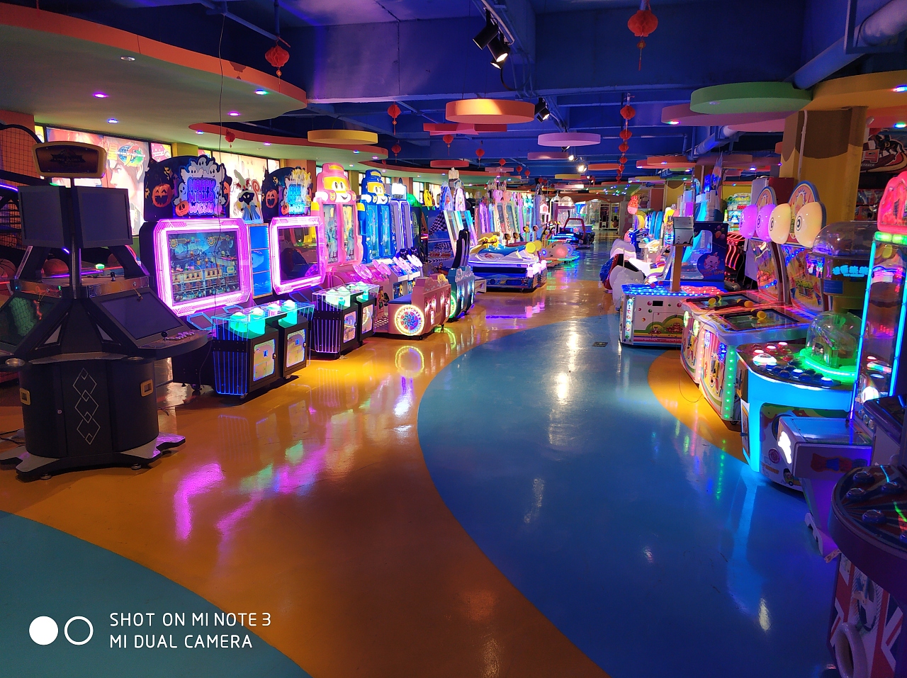 打造沉浸式娱乐体验 电玩场地策划与设备配置全攻略